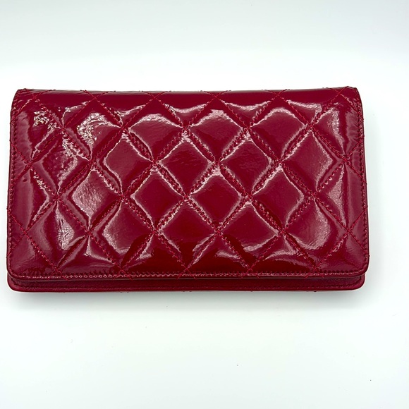 Chanel quilted patent leather long bifold wallet - Picture 9 of 11